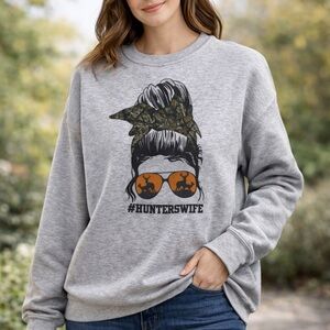 Women’s Gray #HuntersWife Graphic Sweatshirt – Size Medium – Cozy Crewneck